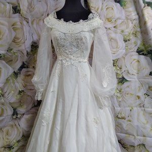 The Charlotte Dress | Vintage Off White Off the Shoulder Wedding Gown